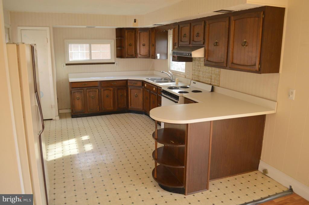 324 Carroll Island Road Baltimore, MD 21220 - Photo 5 of 14 Kitchen