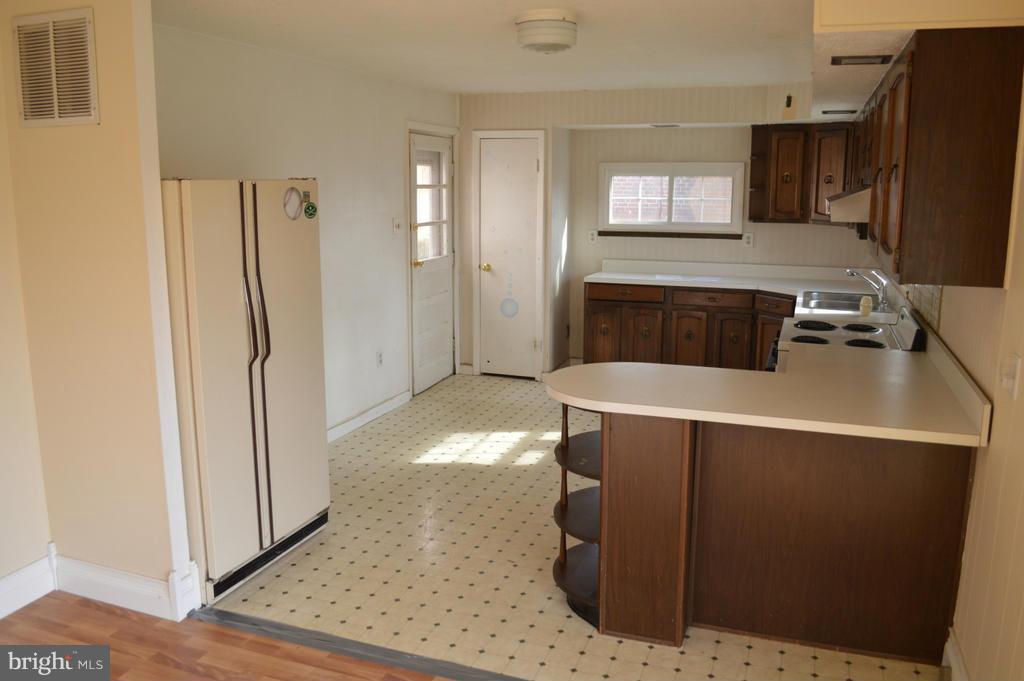 324 Carroll Island Road Baltimore, MD 21220 - Photo 6 of 14 Kitchen