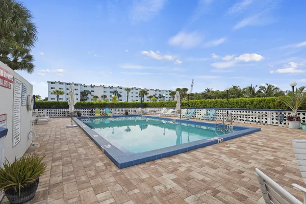 $2,200 | 109 Paradise Harbour Boulevard, Unit 514, North Palm Beach, FL 33408