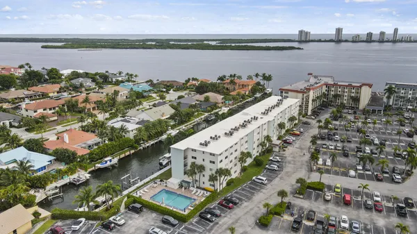 $2,200 | 109 Paradise Harbour Boulevard, Unit 514, North Palm Beach, FL 33408