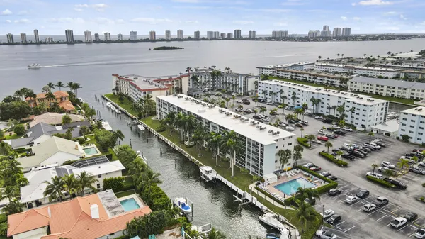 $2,200 | 109 Paradise Harbour Boulevard, Unit 514, North Palm Beach, FL 33408