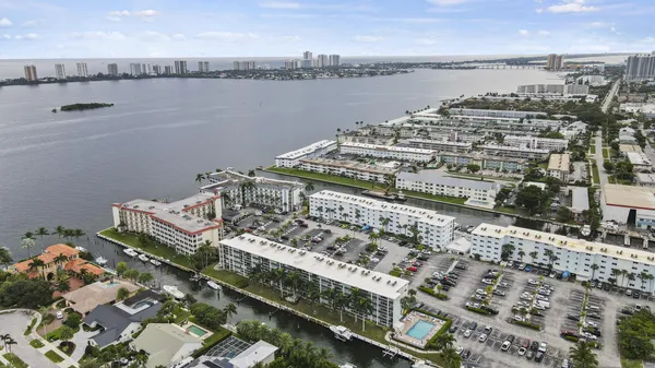 $2,200 | 109 Paradise Harbour Boulevard, Unit 514, North Palm Beach, FL 33408