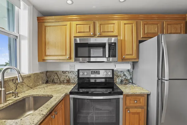 $2,200 | 109 Paradise Harbour Boulevard, Unit 514, North Palm Beach, FL 33408