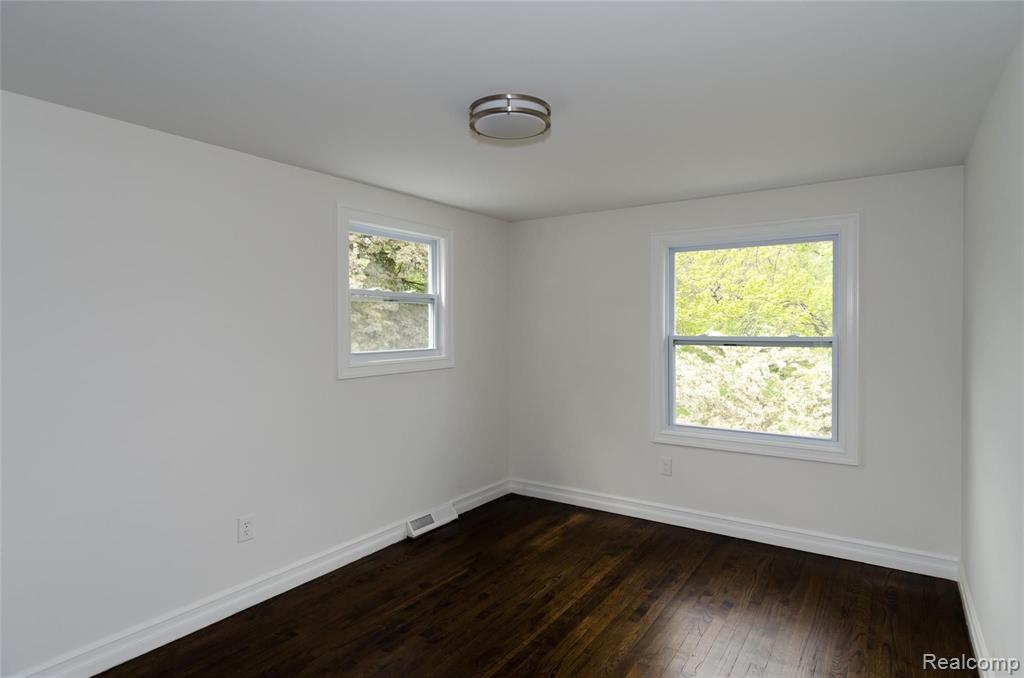 18151 Ramsgate Drive Lathrup Village, MI 48076 - Photo 36 of 47
