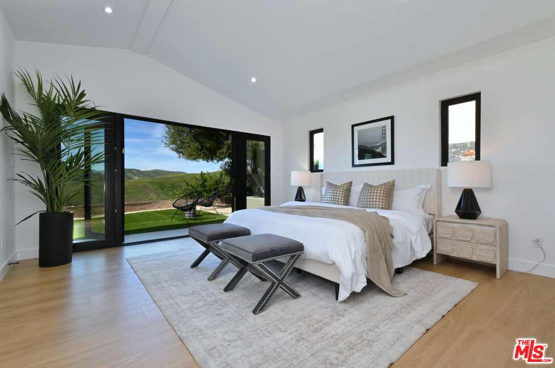 26065 Farmfield Road Calabasas, CA 91302 - Photo 19 of 41