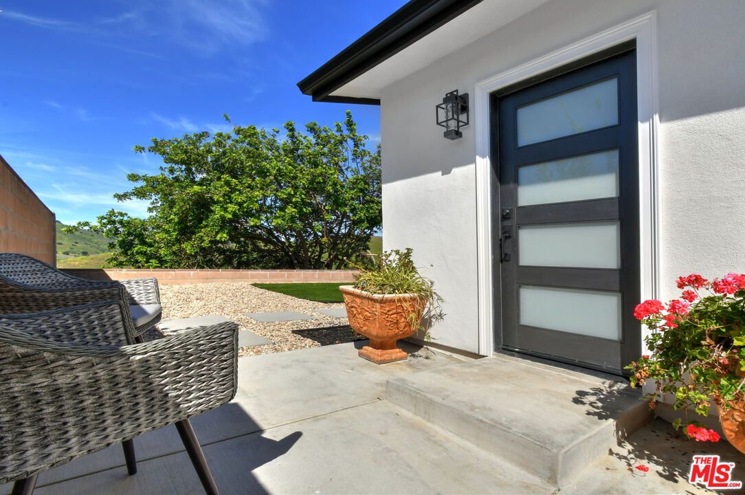 26065 Farmfield Road Calabasas, CA 91302 - Photo 32 of 41