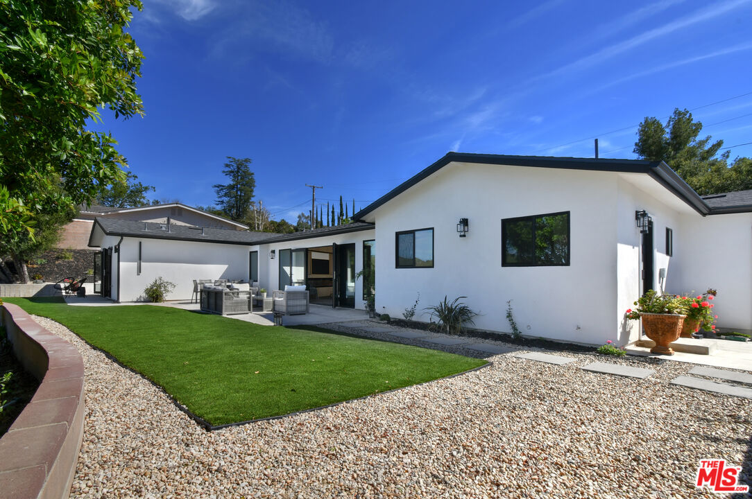 26065 Farmfield Road Calabasas, CA 91302 - Photo 36 of 41