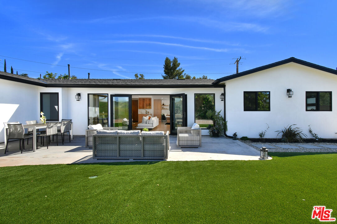 26065 Farmfield Road Calabasas, CA 91302 - Photo 38 of 41