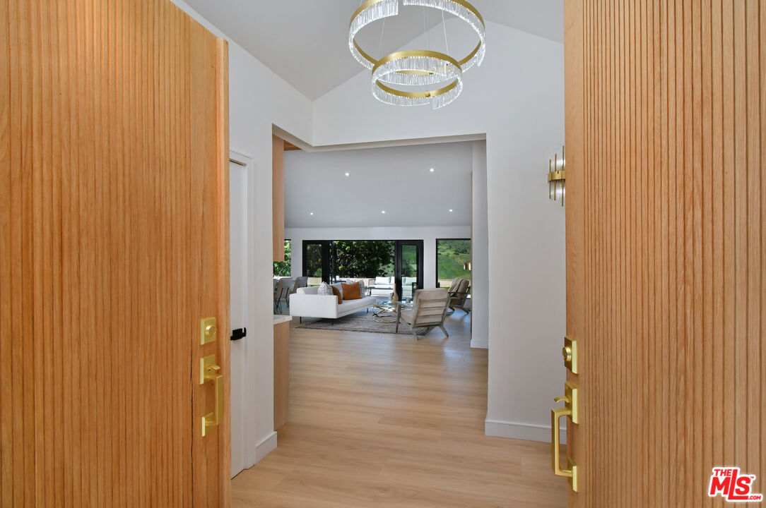 26065 Farmfield Road Calabasas, CA 91302 - Photo 4 of 41