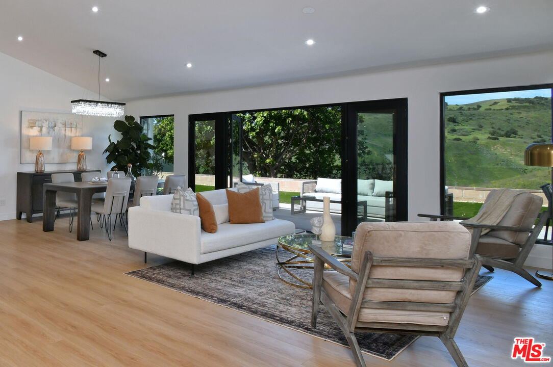 26065 Farmfield Road Calabasas, CA 91302 - Photo 8 of 41