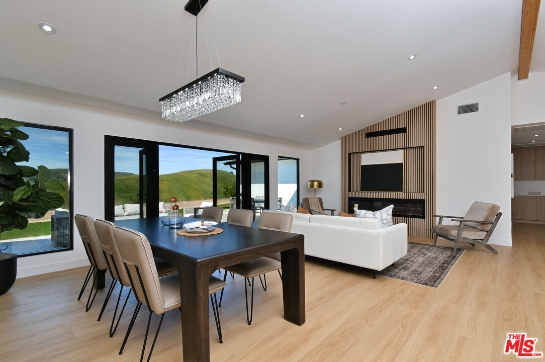 26065 Farmfield Road Calabasas, CA 91302 - Photo 9 of 41