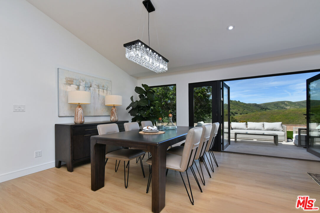 26065 Farmfield Road Calabasas, CA 91302 - Photo 10 of 41