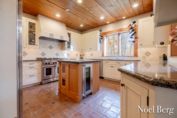 $2,125,000 | 2303 38th Street, Allegan, MI 49010