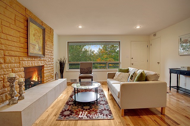 7534 20th Avenue Southwest Seattle, WA 98106 - Photo 2 of 15 Gallery Image 2