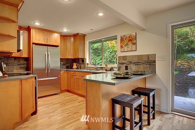 7534 20th Avenue Southwest Seattle, WA 98106 - Photo 4 of 15 Gallery Image 4