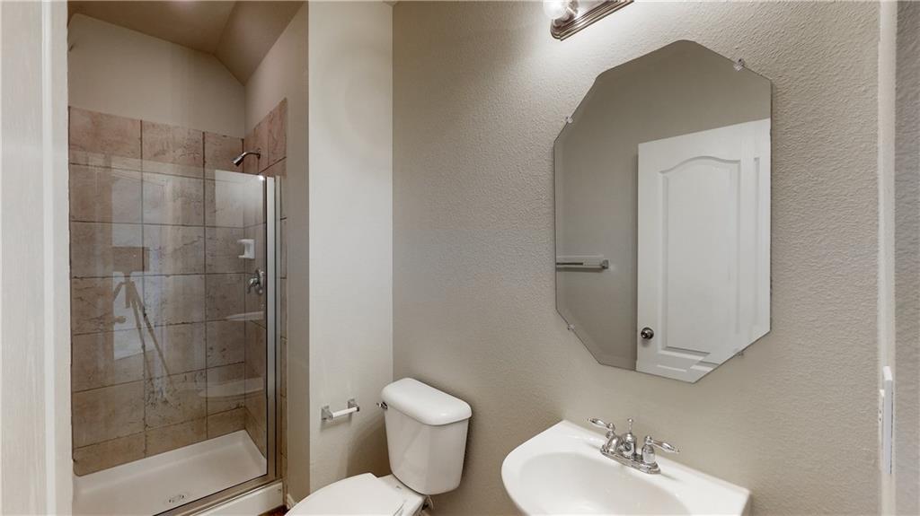7136 Playa Grand Prairie, TX 75054 - Photo 12 of 36 a bathroom with a toilet sink and shower