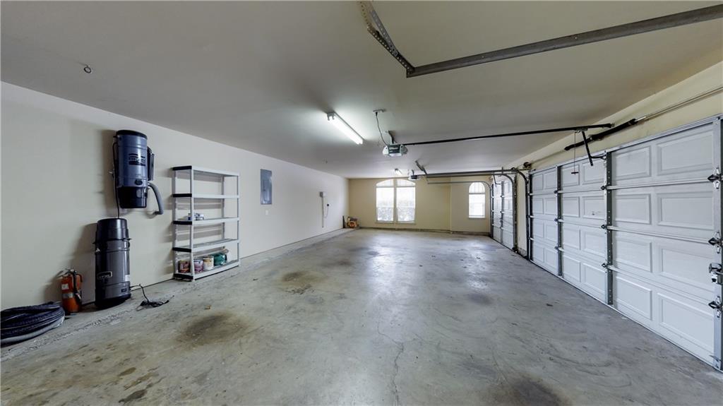 7136 Playa Grand Prairie, TX 75054 - Photo 25 of 36 a view of a garage