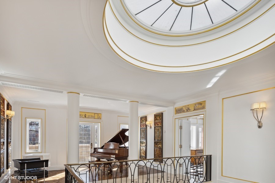 919 Hill Road Winnetka, IL 60093 - Photo 23 of 57 a view of a livingroom with furniture and entryway