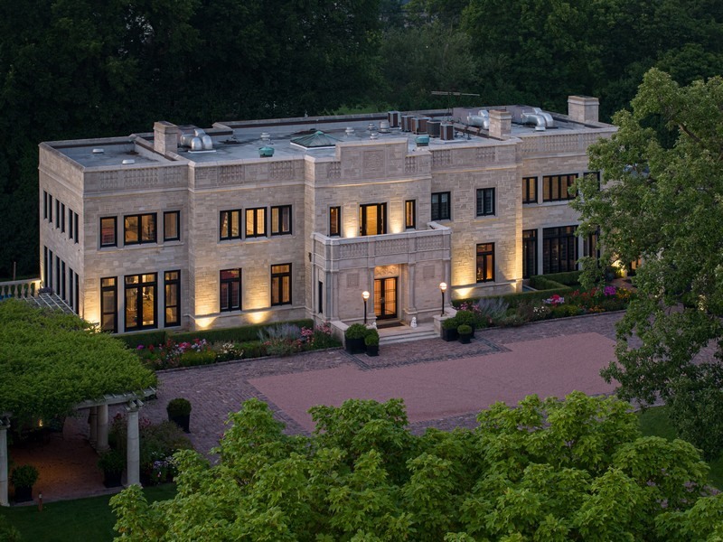 919 Hill Road Winnetka, IL 60093 - Photo 53 of 57 a front view of a house with a garden