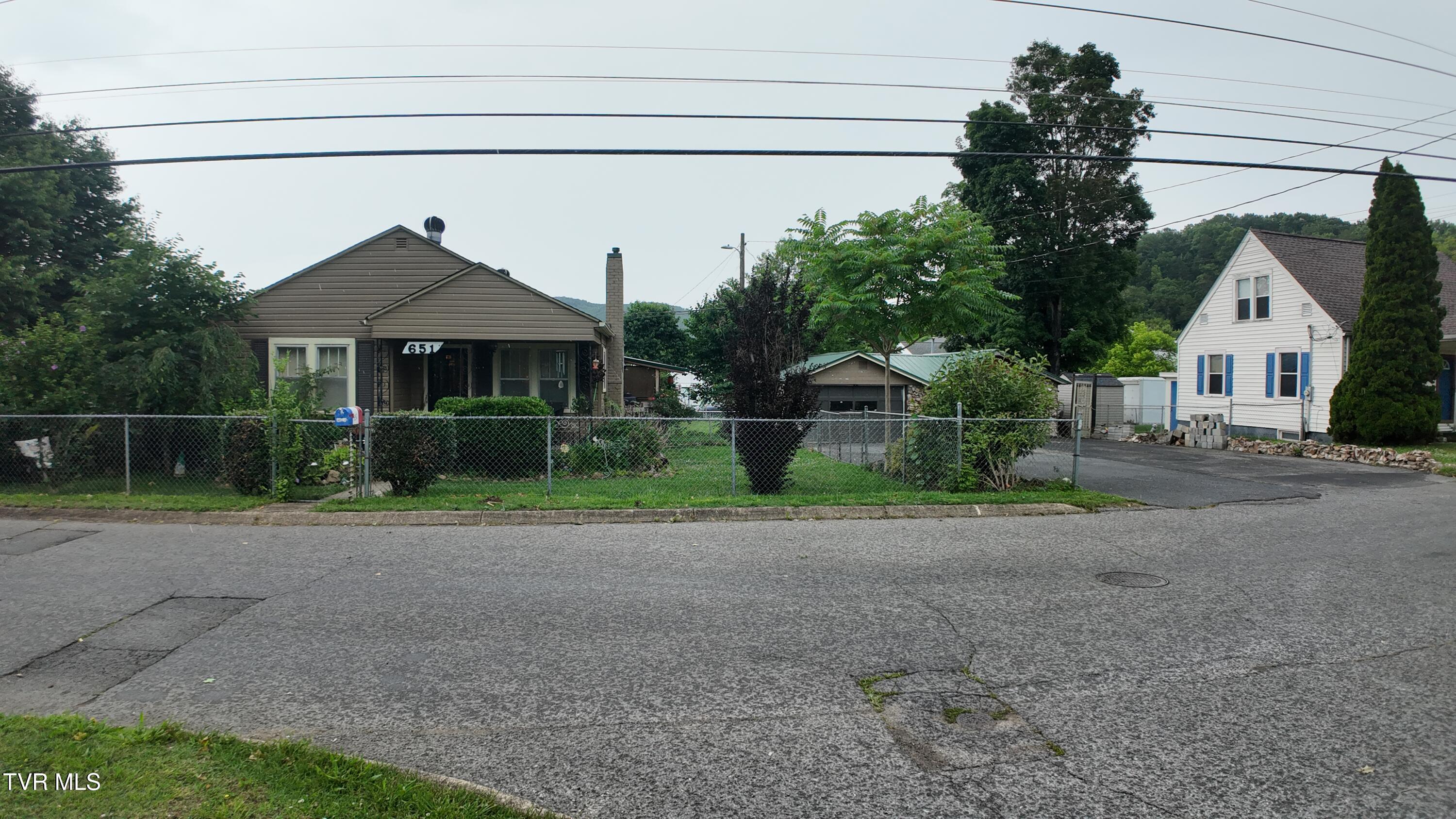 651 Broyles Avenue Erwin, TN 37650 - Photo 2 of 74 image00053
