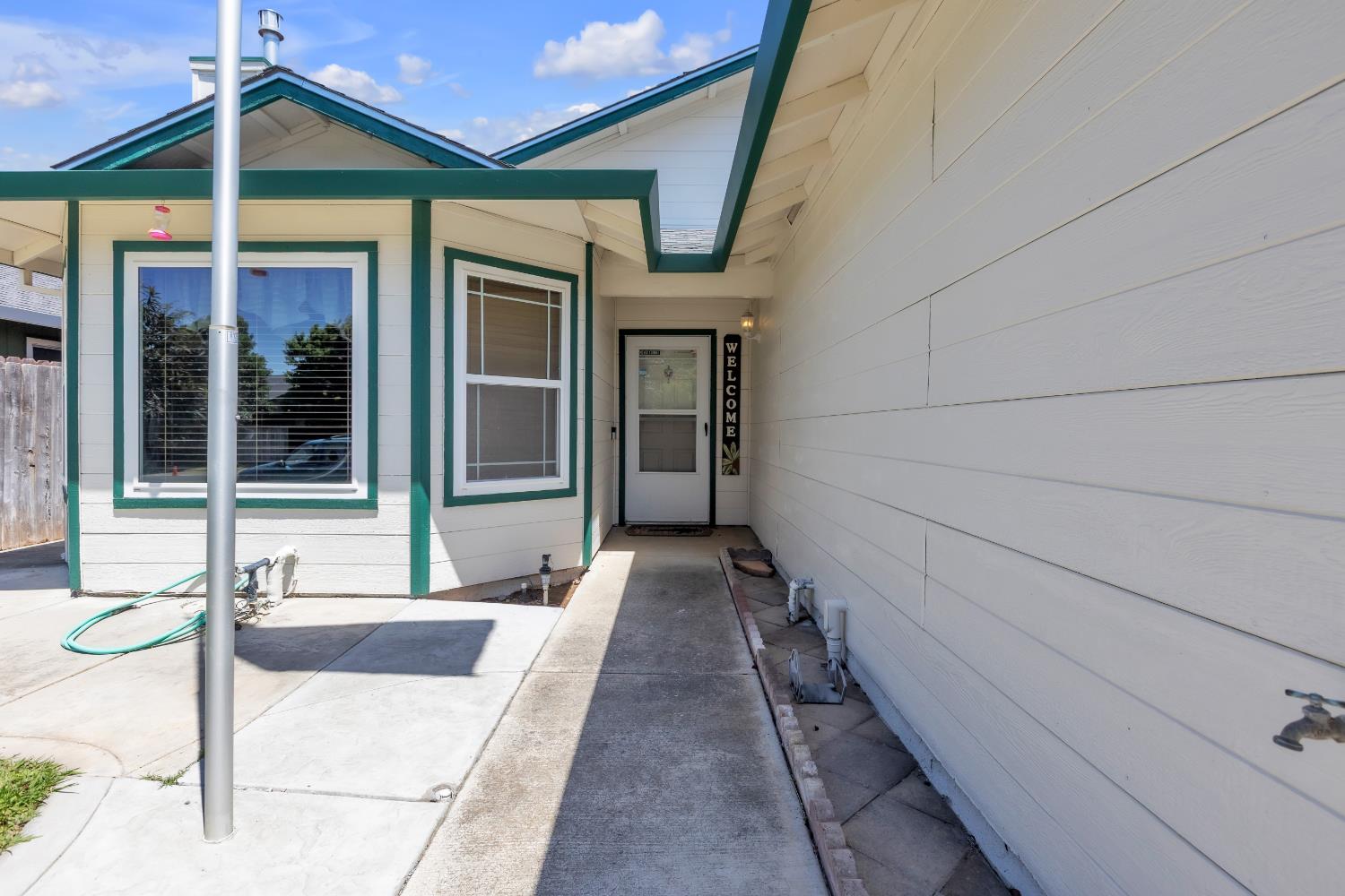 663 Carr Way Galt, CA 95632 - Photo 4 of 28