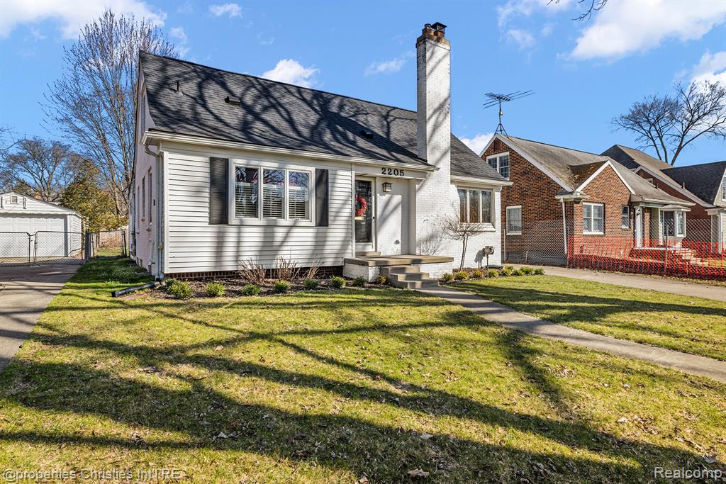 2205 Pembroke Road Birmingham, MI 48009 - Photo 3 of 36