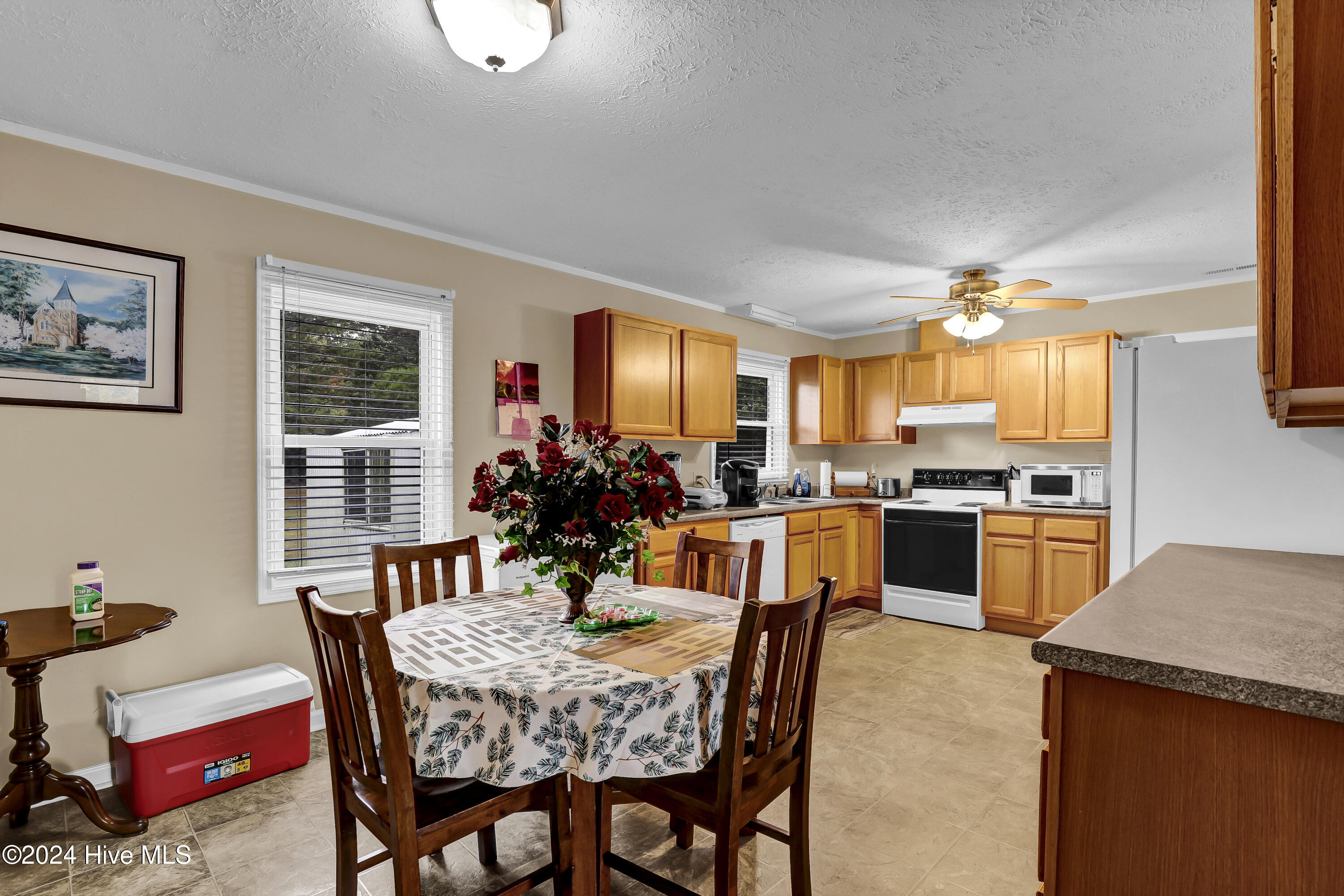 621 Fire Tower Road Richlands, NC 28574 - Photo 8 of 30 621 Fire Tower Dining area
