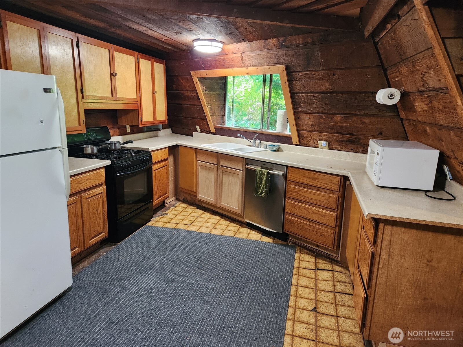 3226 Kelly Road Bellingham, WA 98226 - Photo 8 of 40 a kitchen with stainless steel appliances granite countertop a sink a stove and a refrigerator