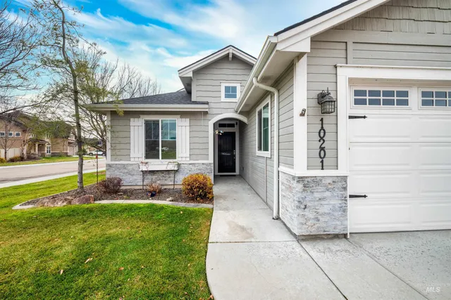 $584,900 | 10201 West Lakeland Drive, Garden City, ID 83714