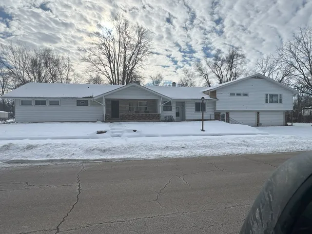 $253,000 | 704 West McKinley Street, Harvard, IL 60033