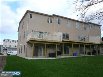 493 C Harmon Road Philadelphia, PA 19128 - Photo 2 of 12 Exterior Back