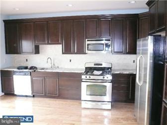 493 C Harmon Road Philadelphia, PA 19128 - Photo 3 of 12 Kitchen