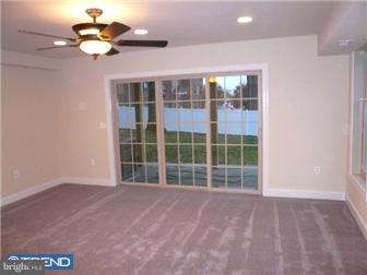 493 C Harmon Road Philadelphia, PA 19128 - Photo 5 of 12 Family Room