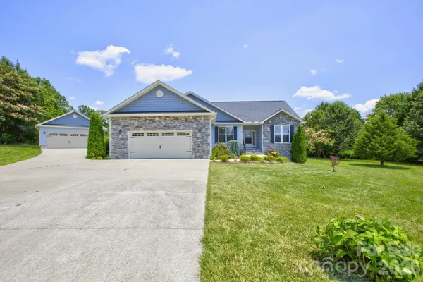 $475,000 | 122 Cheraw Lane, Flat Rock, NC 28731
