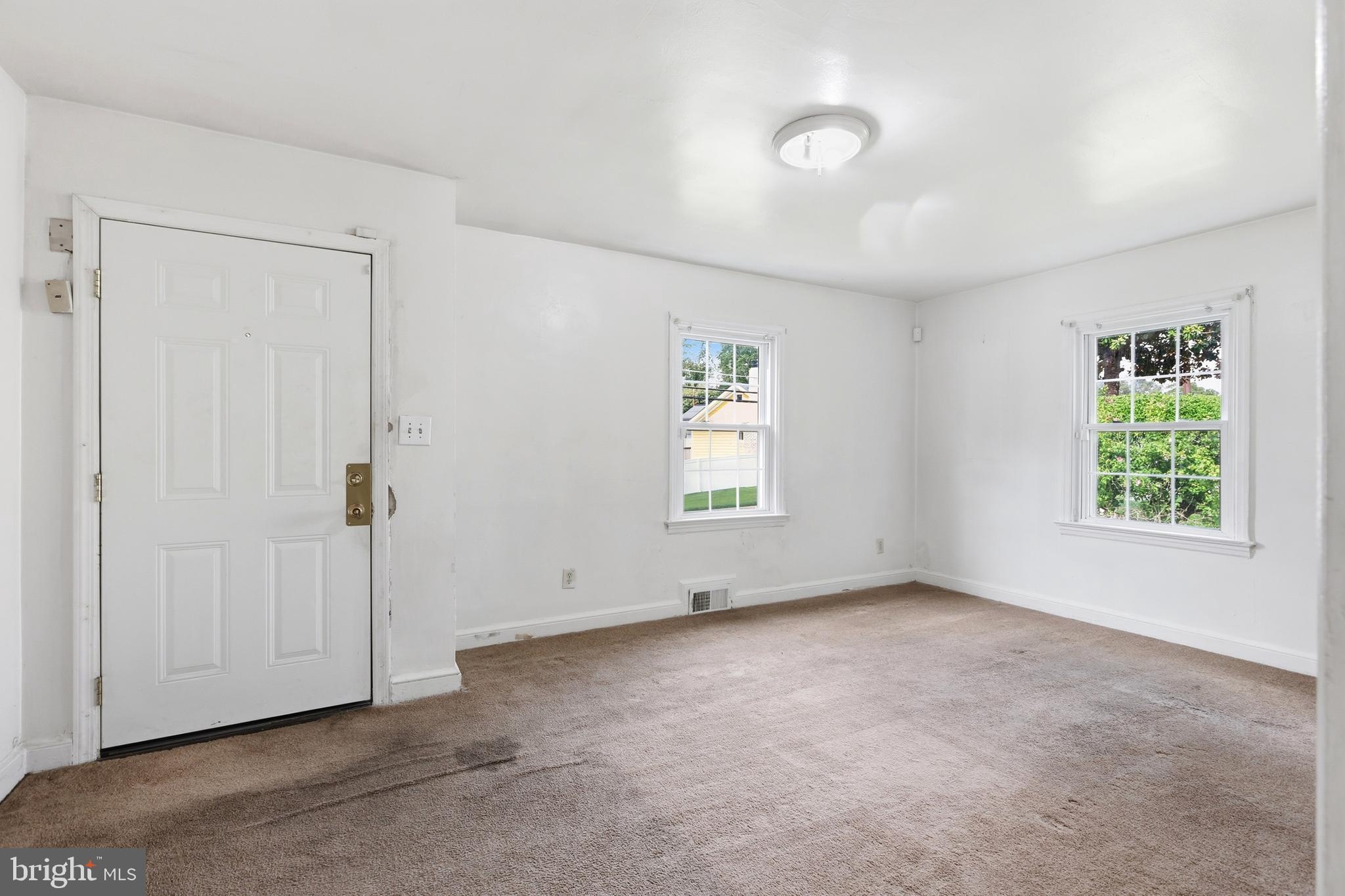 6207 Woodley Road Clinton, MD 20735 - Photo 5 of 23 Gallery Image 5