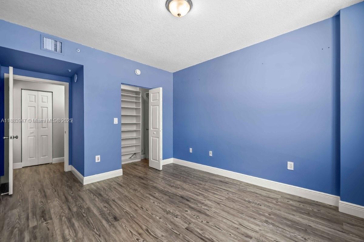 2000 North Bayshore Drive, Unit 1105 Miami, FL 33137 - Photo 20 of 29 an empty room with wooden floor and windows