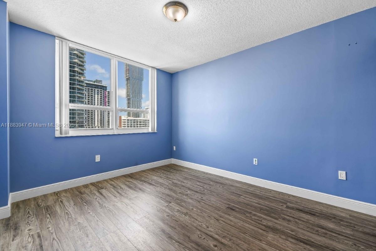 2000 North Bayshore Drive, Unit 1105 Miami, FL 33137 - Photo 21 of 29 a view of empty room with wooden floor and fan