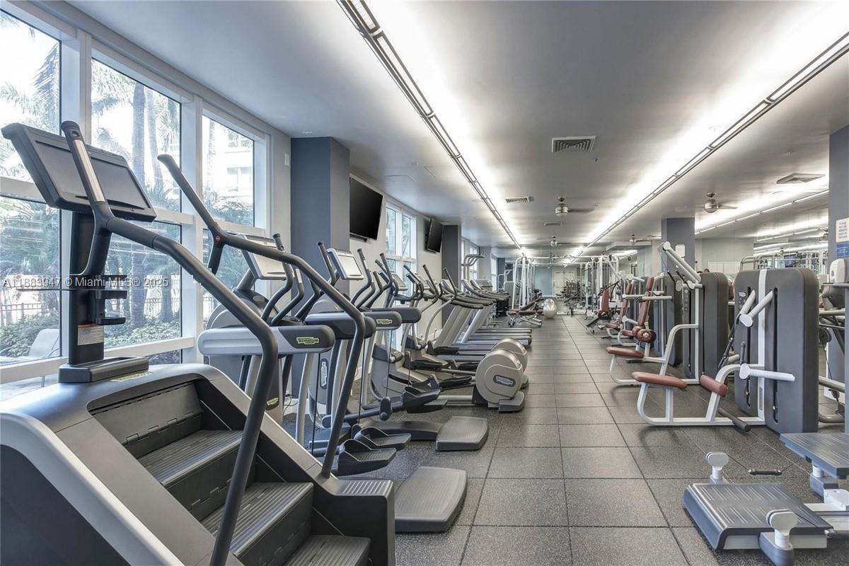 2000 North Bayshore Drive, Unit 1105 Miami, FL 33137 - Photo 27 of 29 a view of a room with gym equipment