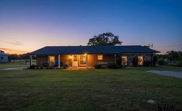 a view of a house with a yard