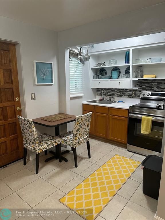 1605 Southwest 25th Street, Unit 4 Fort Lauderdale, FL 33315 - Photo 4 of 14 a patio with a table and chairs