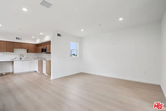 $978,800 | 1675 East 111th Street, Los Angeles, CA 90059
