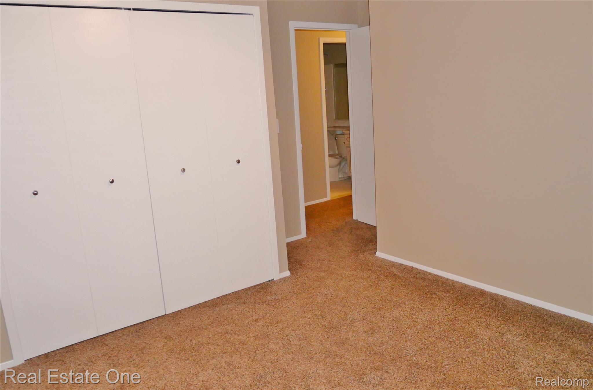65 Manor Way Rochester, MI 48309 - Photo 15 of 26 bed 3.JPG