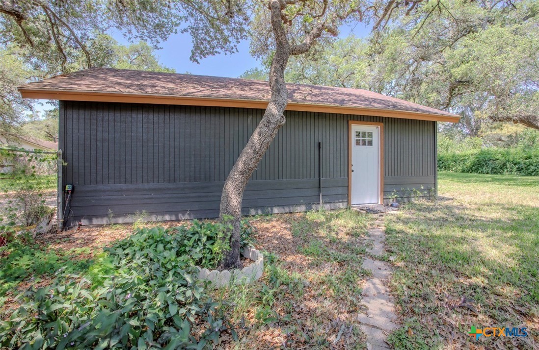 188 Cavalry Road Victoria, TX 77905 - Photo 21 of 30 a view of a house with a tree