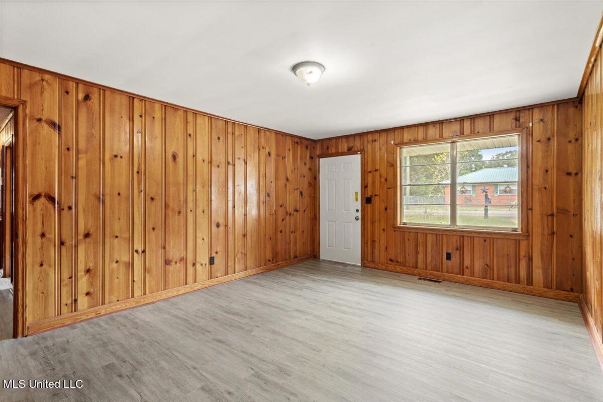 1104 Fairview Drive Waynesboro, MS 39367 - Photo 4 of 42 16-HJ0A0439