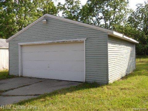 3421 Brewer Road Howell, MI 48855 - Photo 8 of 25 3421 Brewer Rd.-Garage(a).jpg