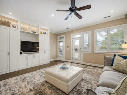 $985,000 | 1718 West Superior Street, Unit 2E, Chicago, IL 60622
