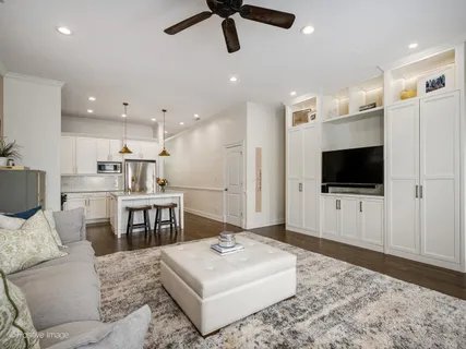 $985,000 | 1718 West Superior Street, Unit 2E, Chicago, IL 60622
