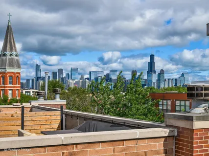 $985,000 | 1718 West Superior Street, Unit 2E, Chicago, IL 60622