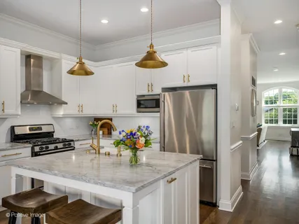 $985,000 | 1718 West Superior Street, Unit 2E, Chicago, IL 60622