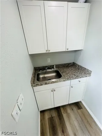 $700 | 2117 Mitchell Court, Unit B, Fort Myers, FL 33916